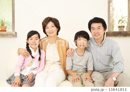 孫とシニア 孫とシニア 13641853