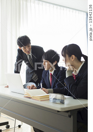 高校生・予備校生 高校生・予備校生 13642136