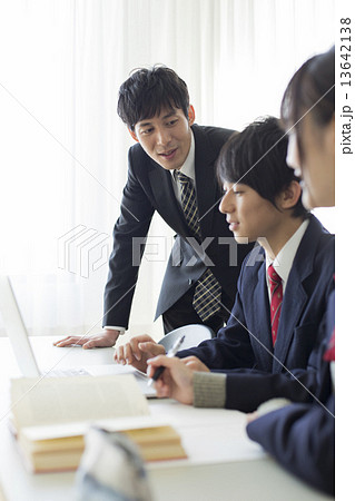 高校生・予備校生 13642138