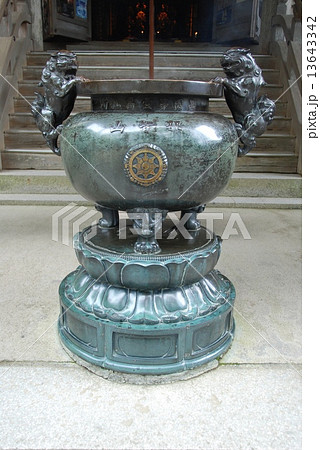 線香台(青岸渡寺/和歌山県東牟婁郡那智勝浦町) 線香台(青岸渡寺/和歌山県東牟婁郡那智勝浦町) 13643342