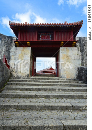 首里城の「漏刻門」（首里城公園／沖縄県那覇市首里） 13643343