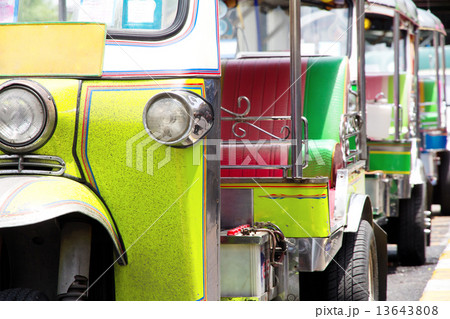 Tuk tuks taxi  13643808