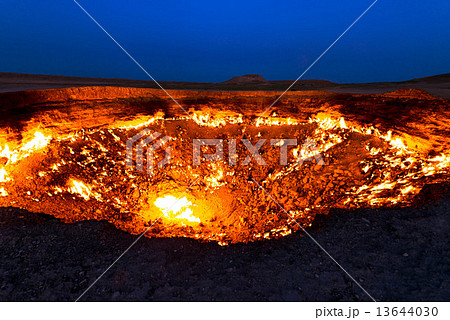燃え盛る地獄の門 13644030