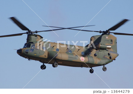 陸上自衛隊の大型ヘリコプター CH-47JA（チヌーク） 13644279