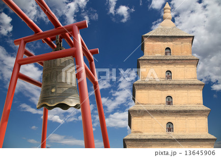 Giant Wild Goose Pagoda (Big Wild Goose Pagoda), is a Buddhist pagoda located in Xian, China 13645906