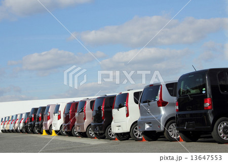 並んだ軽自動車 並んだ軽自動車 13647553