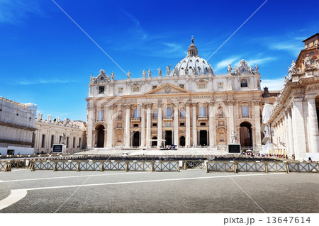 St. Peter's cathedral in Vatican 13647614