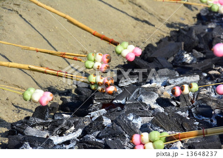 焼き団子 13648237