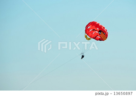 parasailing photo 13650897