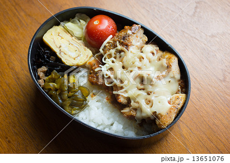 鶏のチーズ焼き弁当 13651076