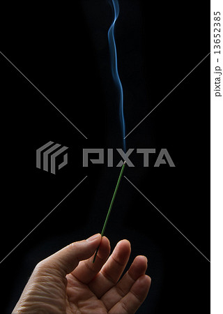 線香の煙 線香の煙 13652385