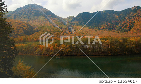 焼岳と大正池 焼岳と大正池 13654017