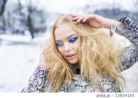 Blonde lady is posing in the winter Blonde lady is posing in the winter 13654165
