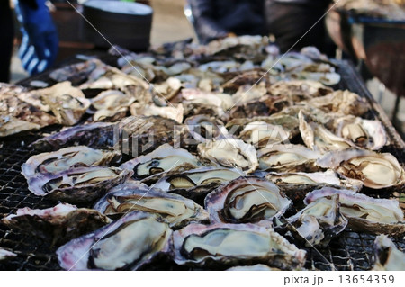 焼き牡蠣 13654359