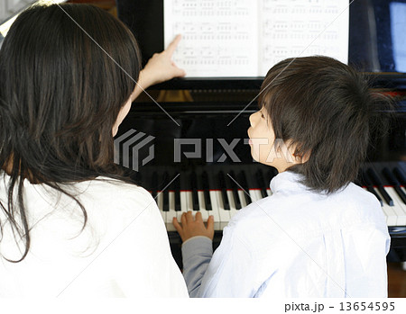 ピアノレッスン 13654595