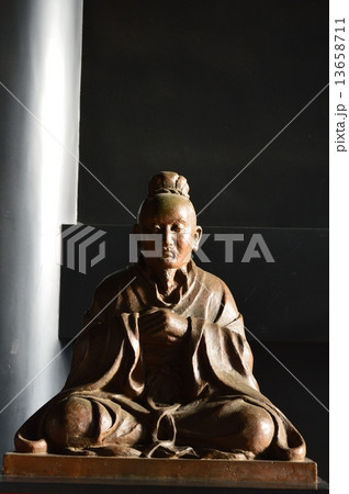 「子思(しし)」の木像（湯島聖堂･大成殿／東京都文京区湯島1丁目） 13658711