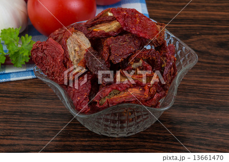 Dried tomtoes 13661470