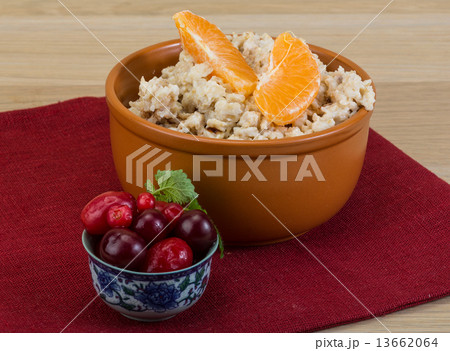 Oatmeal 13662064