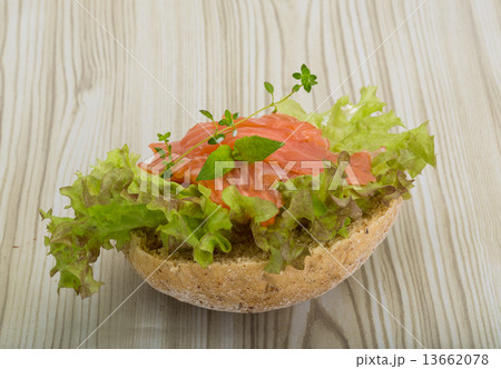 Salmon sandwich with thyme 13662078