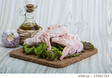 Raw chicken wings 13662183