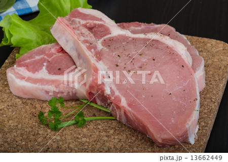 Raw t-bone steak Raw t-bone steak 13662449