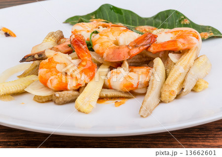 Shrimp and corn salad 13662601