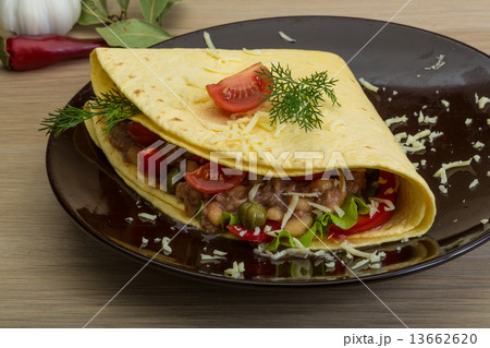 Tuna tortilla 13662620