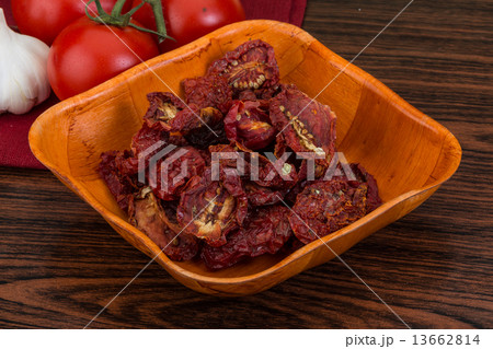 Dried tomtoes 13662814