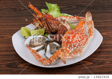 Spiny lobster, crab and oyster Spiny lobster, crab and oyster 13662926