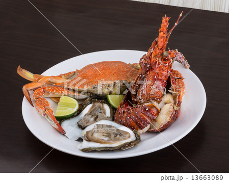 Spiny lobster, crab and oyster Spiny lobster, crab and oyster 13663089