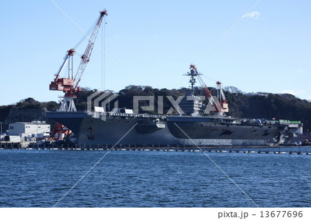 空母　ジョージ・ワシントン　アメリカ海軍 航空母艦 （ 横須賀港 ） 13677696