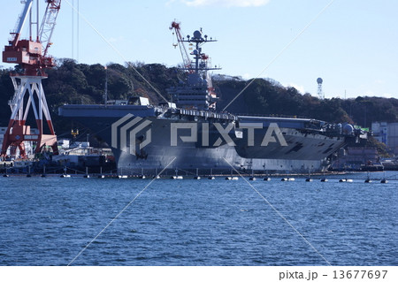 空母 ジョージ・ワシントン アメリカ海軍 航空母艦 ( 横須賀港 ) 空母 ジョージ・ワシントン アメリカ海軍 航空母艦 ( 横須賀港 ) 13677697
