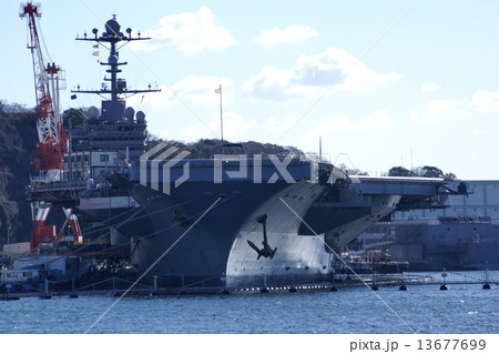 空母　ジョージ・ワシントン　アメリカ海軍 航空母艦 （ 横須賀港 ） 13677699