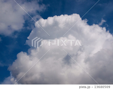 Blue sky 13680509