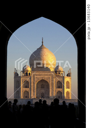Taj Mahal ,Agra, India Taj Mahal ,Agra, India 13683140