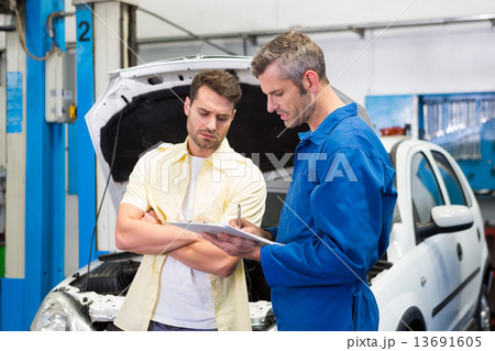 Customer listening to his mechanic 13691605