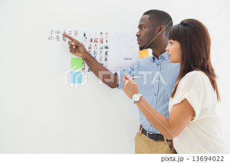 Concentrated teamwork pointing picture and briefing 13694022