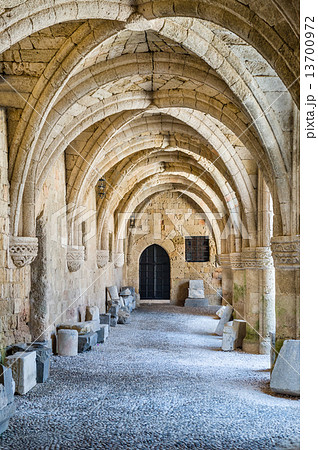 Arch way in ancient fortress 13700972