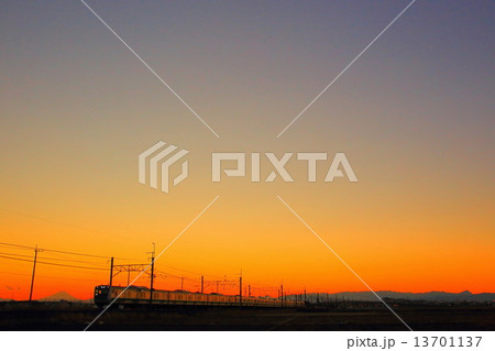 夕暮れの川越線 夕暮れの川越線 13701137