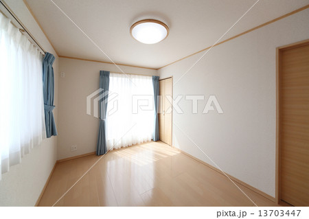 住まいの洋室 施工例 シンプル家具なし 住まいの洋室 施工例 シンプル家具なし 13703447