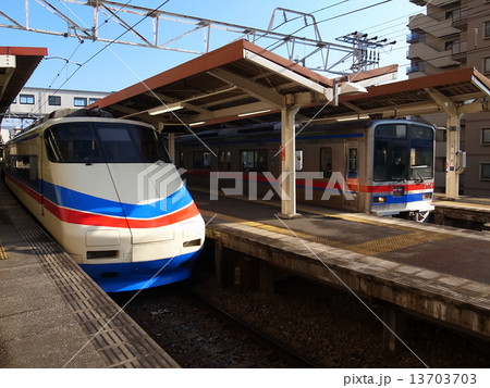 京成シティライナー　京成成田駅 13703703