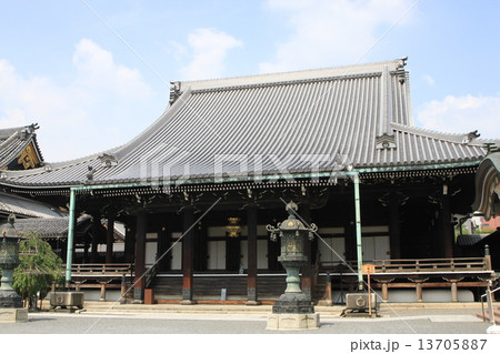 京都市下京区にある佛光寺の阿弥陀堂 13705887