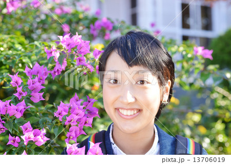 長崎　観光イメージ　　女性 13706019