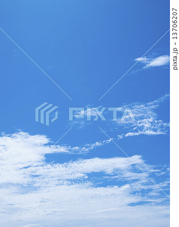 さわやかな空と雲 13706207