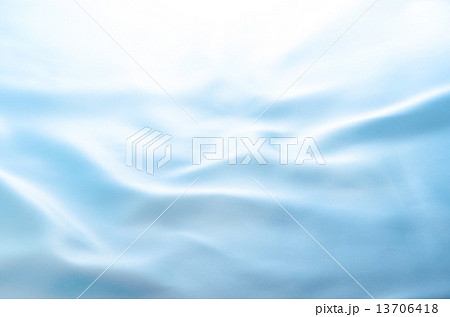 ブルーのドレープ 13706418