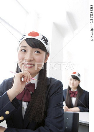 はちまきをした女子学生の写真素材