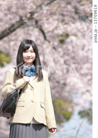 女子校生と桜 女子校生と桜 13709619