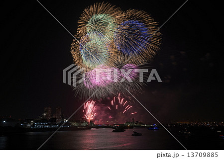 横浜港の花火 横浜港の花火 13709885