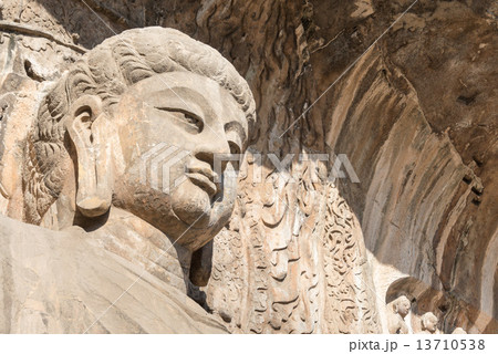 中国・河南省洛陽　世界文化遺産　龍門石窟 13710538