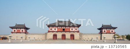 中国・河南省洛陽　世界文化遺産 定鼎門遺址 13710565